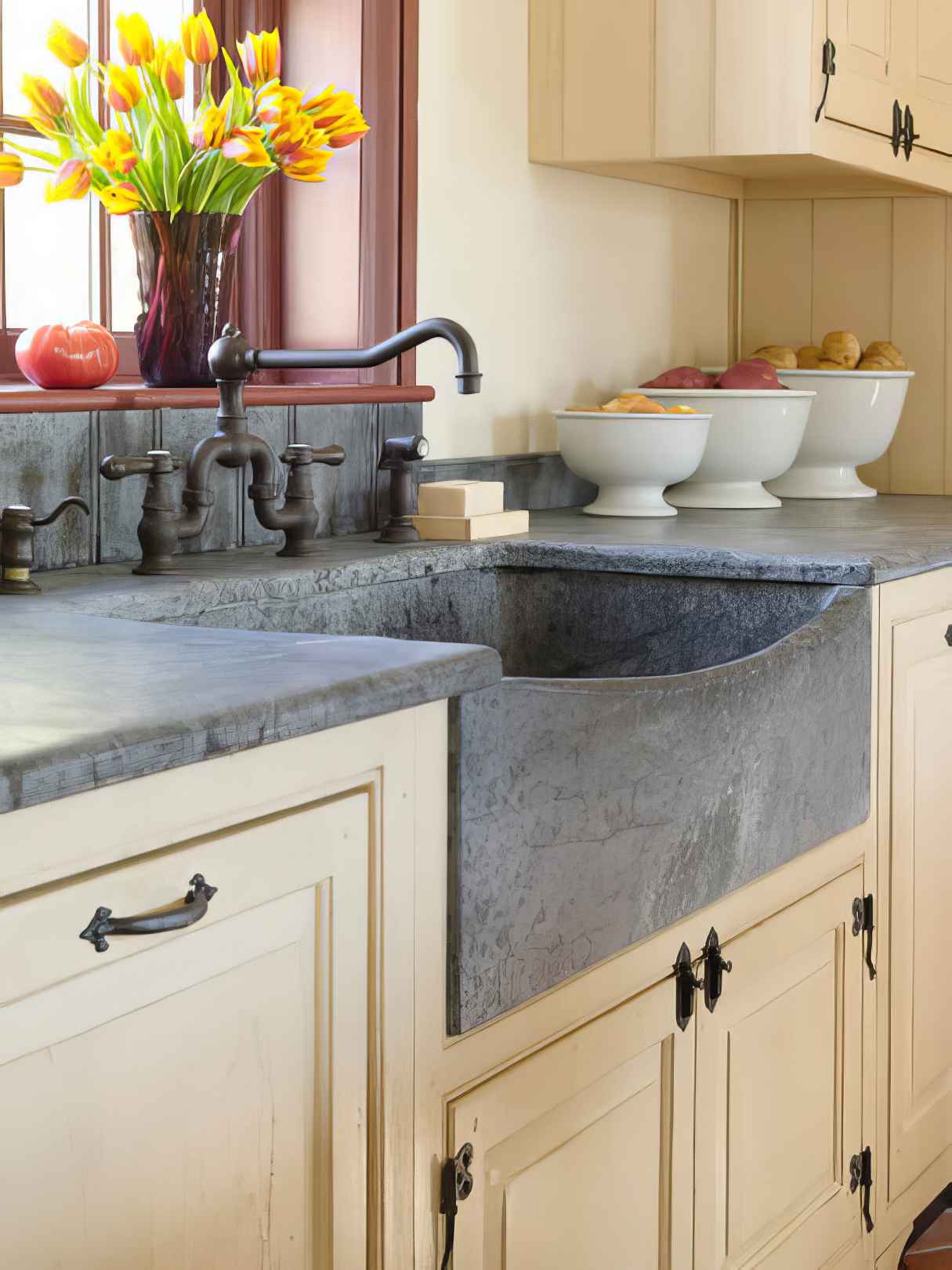 Cozy Timeless Farmhouse Kitchen Cabinetry