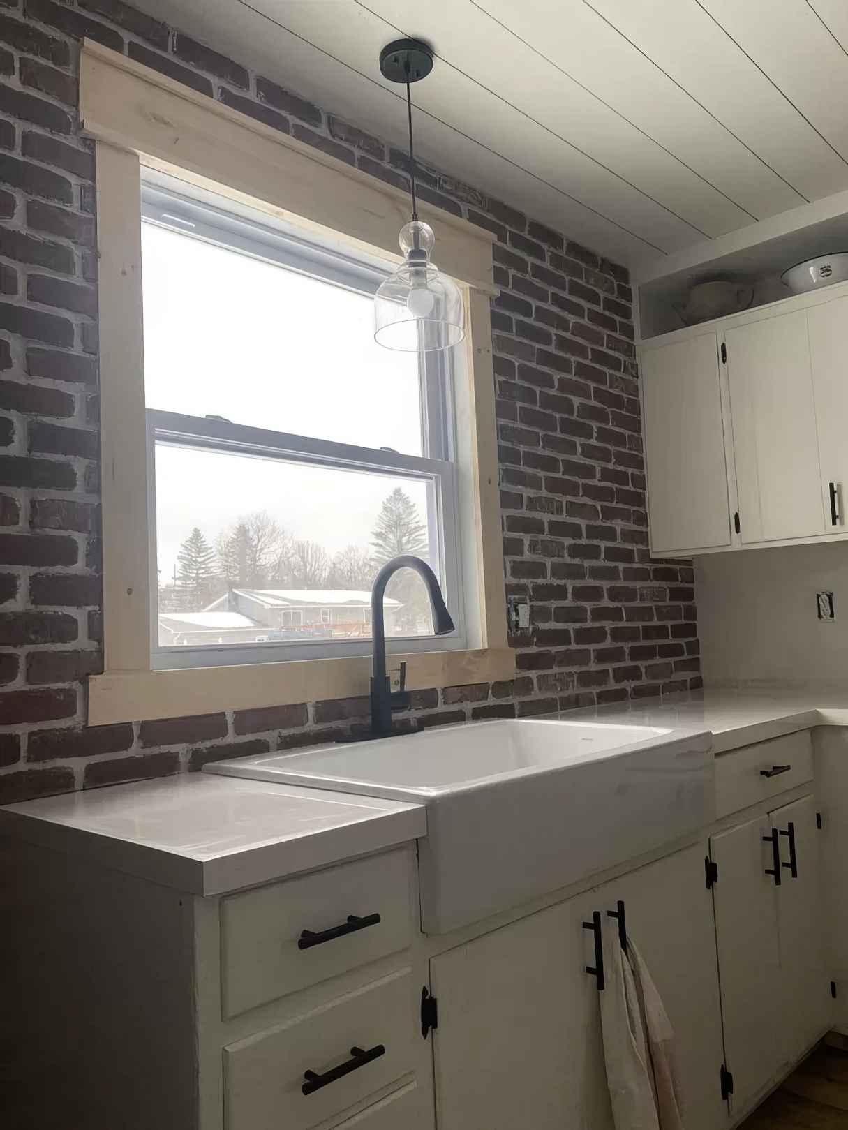 DIY Window Trim - Farmhouse Kitchen Idea