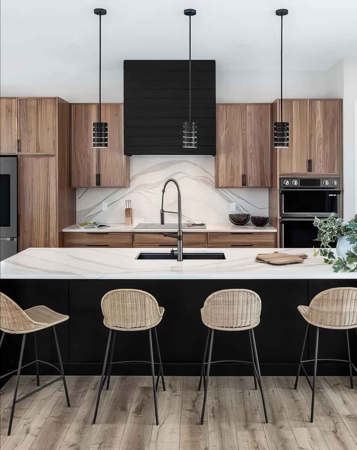 Modern Farmhouse Kitchen Design with Natural Wood Tones