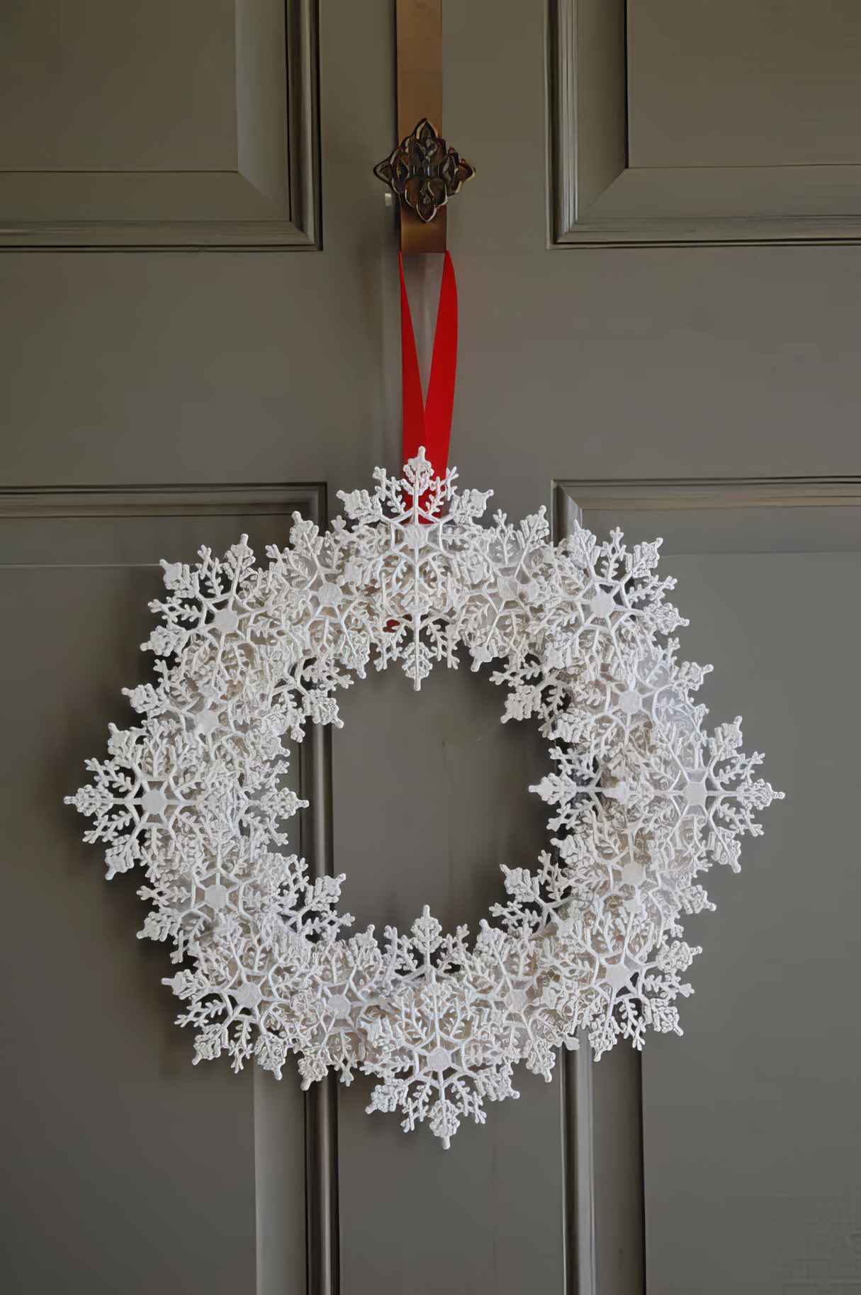 A Magic Snowflake Wreath