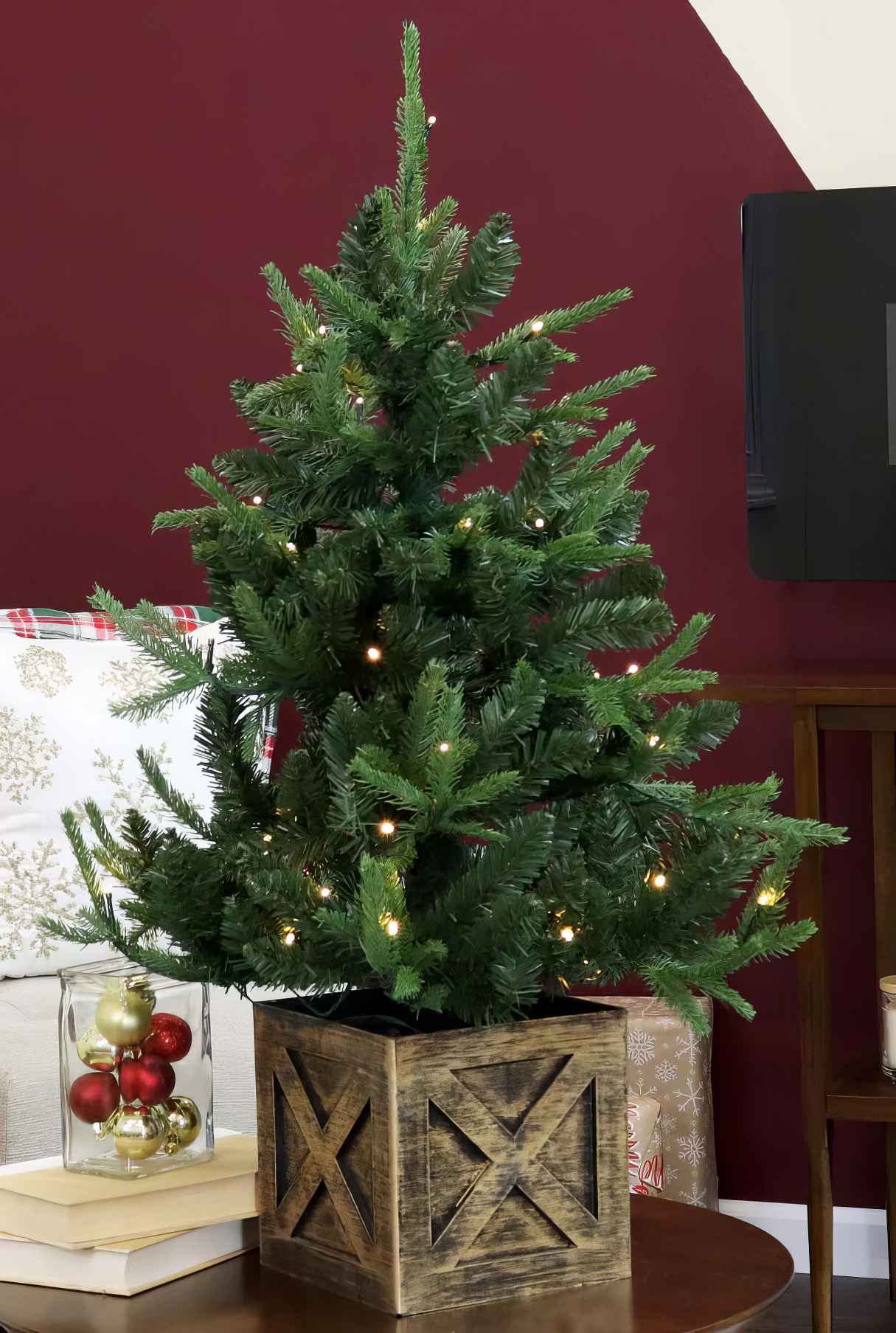 Farmhouse Christmas Pre-Lit Tree