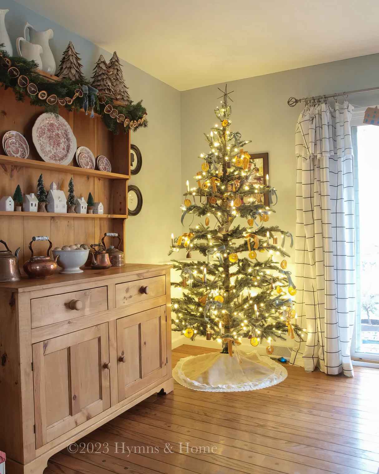 Make a DIY Christmas Tree Skirt