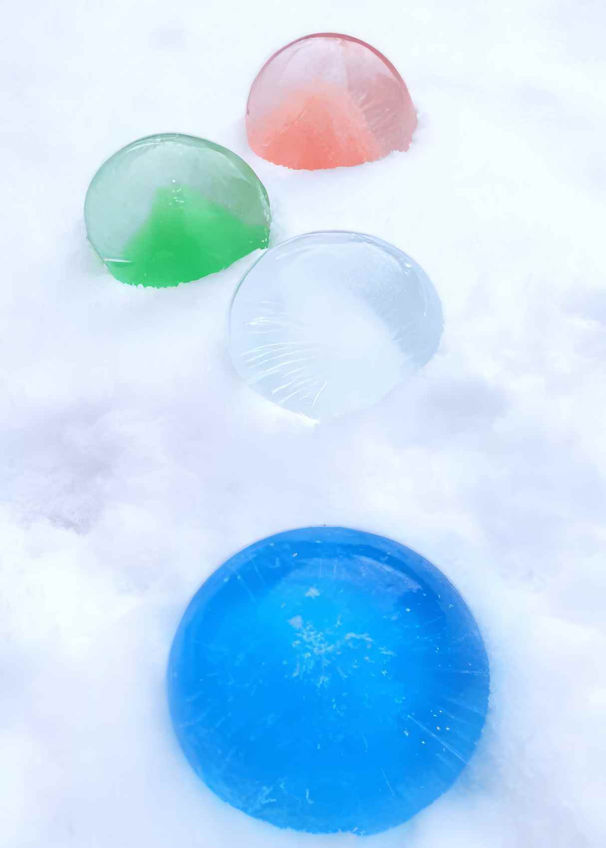 How to Make Ice Globes – Christmas Lights in the Snow