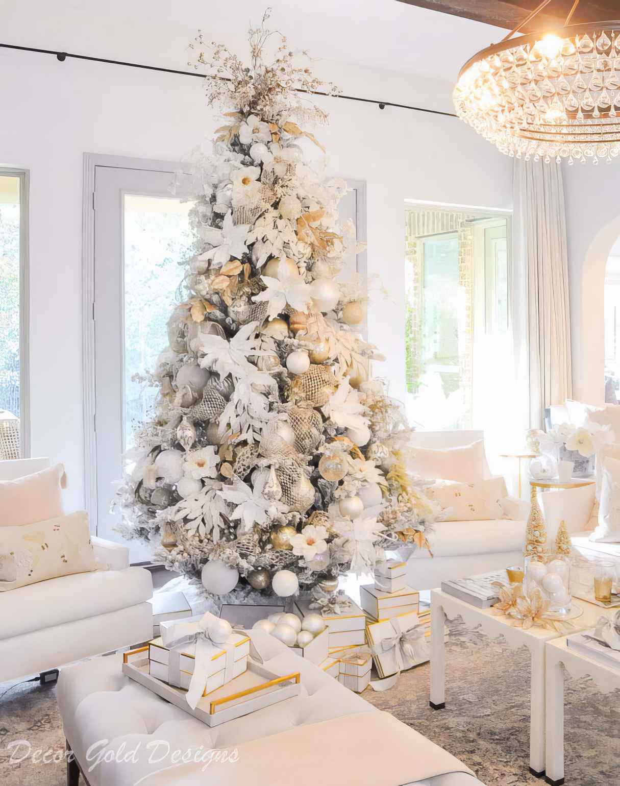 Bright White Living Room Modern Christmas Decor