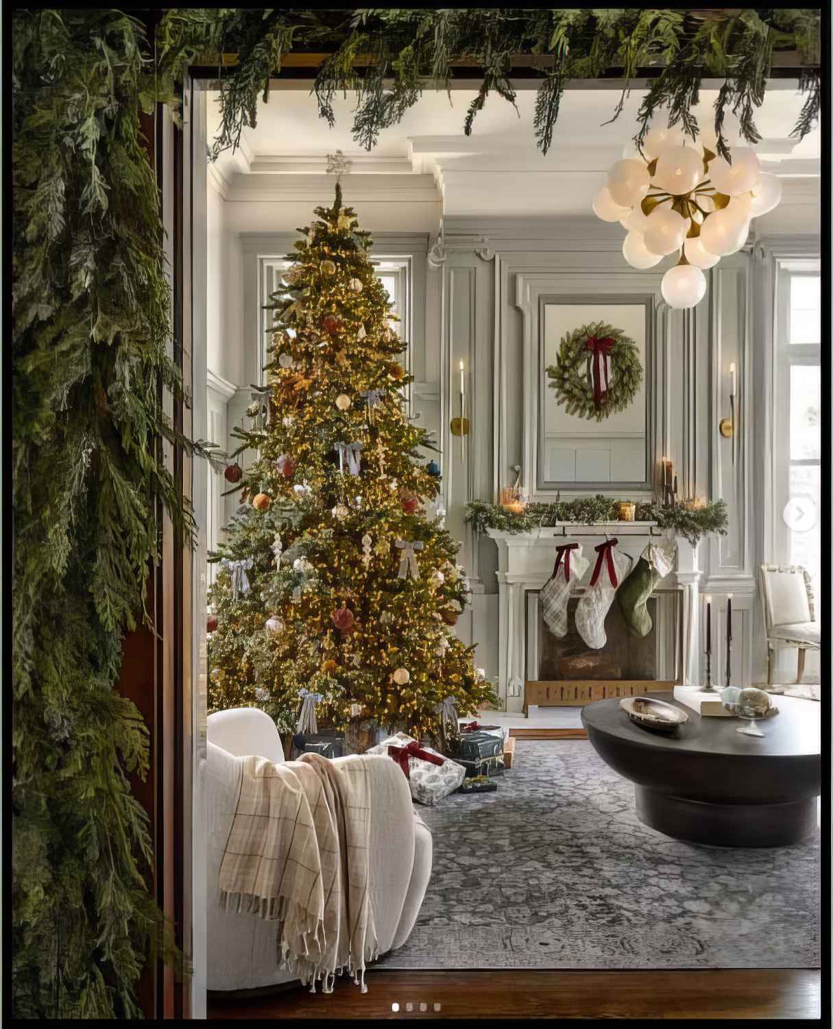 Classic Christmas Living Room Decorating Ideas