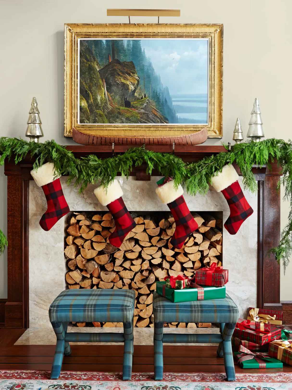 Deck Out Your Living Room With&nbsp;Holiday Decor Ideas