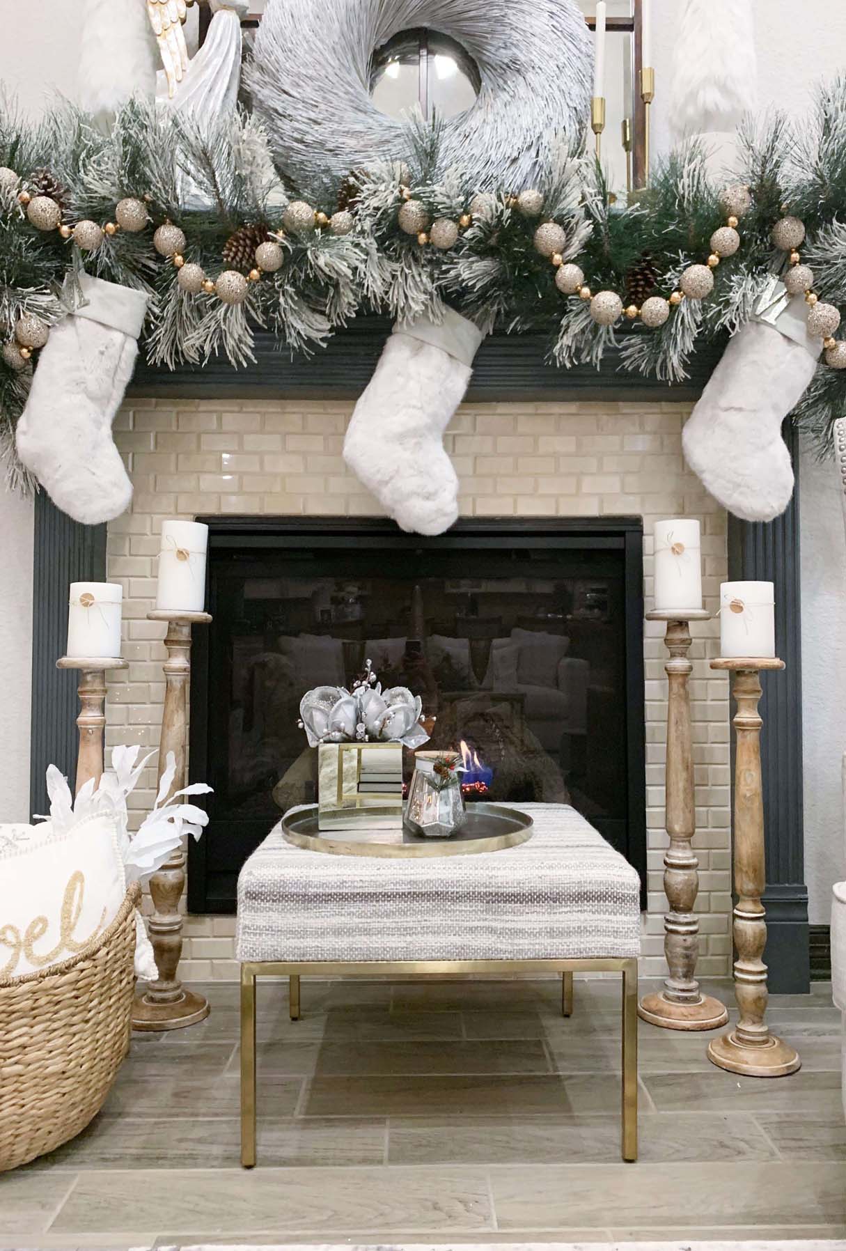 Make&nbsp;Christmas Garland in Your Living Room for Christmas