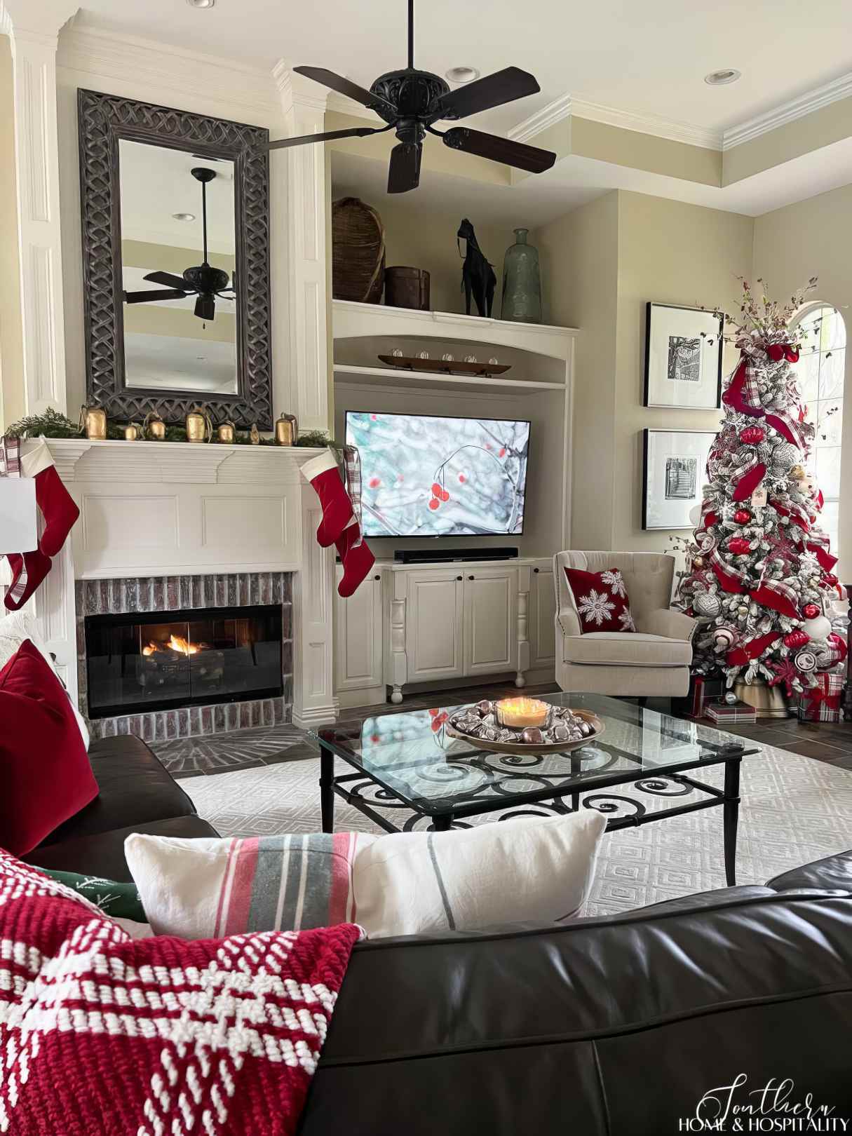 Red Plaid Decorating Ideas to Add Christmas Charm to the Family Room