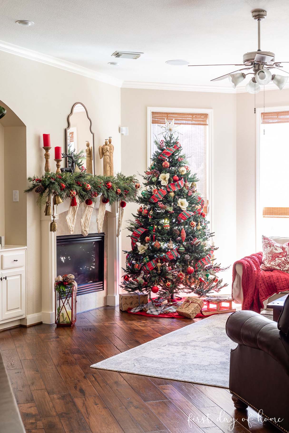 Traditional Christmas Living Room Decor Ideas