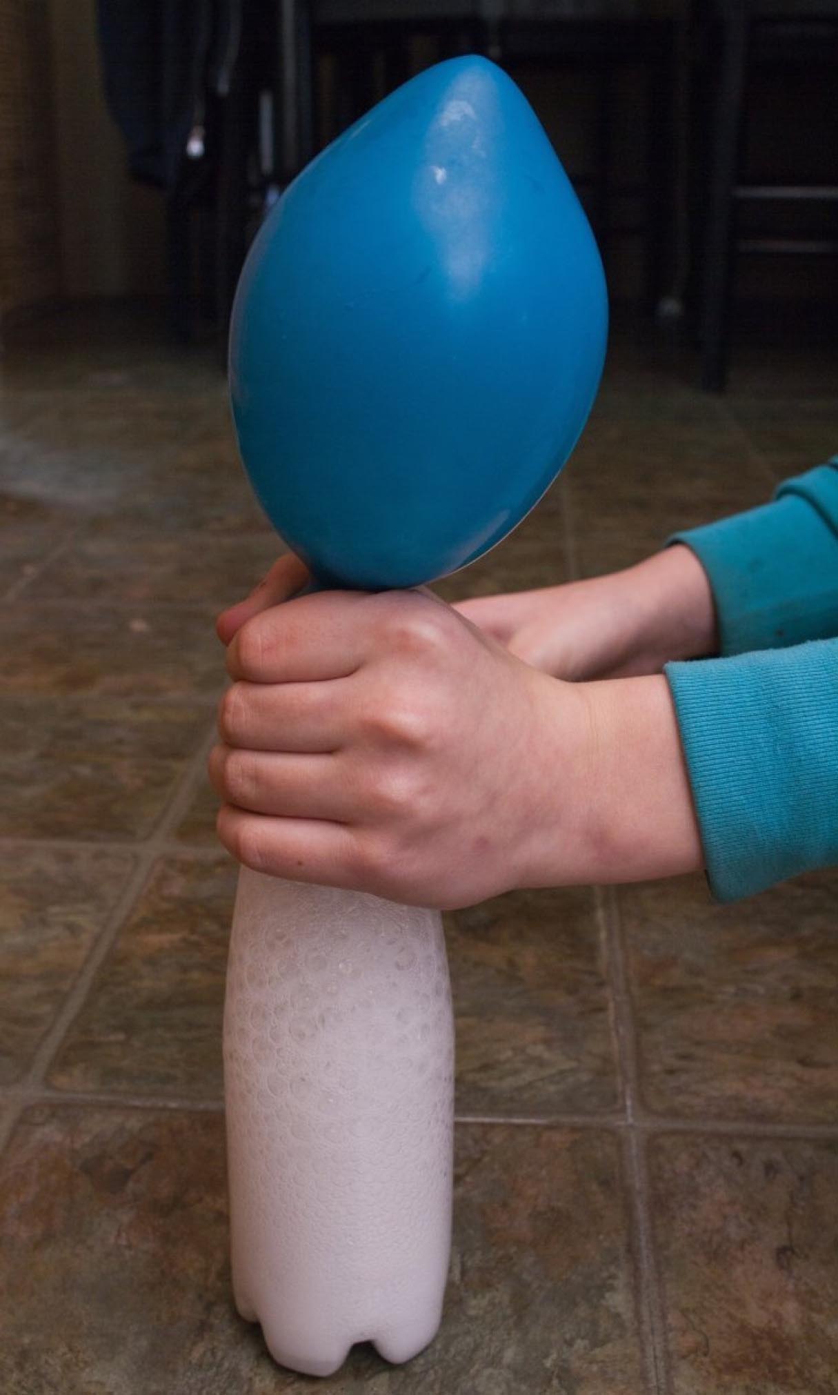 How to Blow up a Balloon with Baking Soda and Vinegar