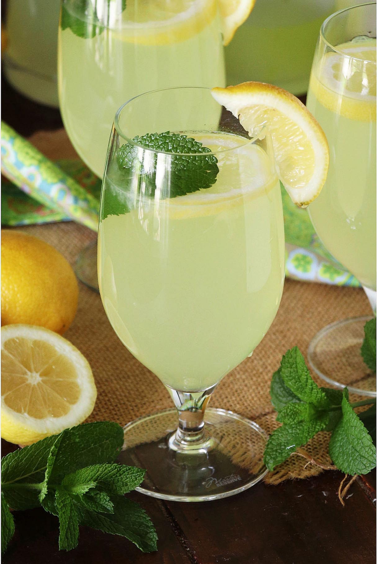 Sparkling Limoncello Cocktail