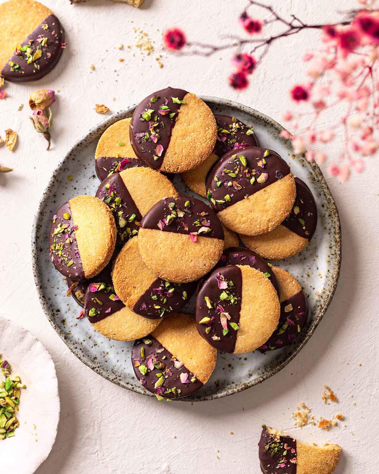 Vegan Almond Flour Shortbread Cookies (3 ingredients)
