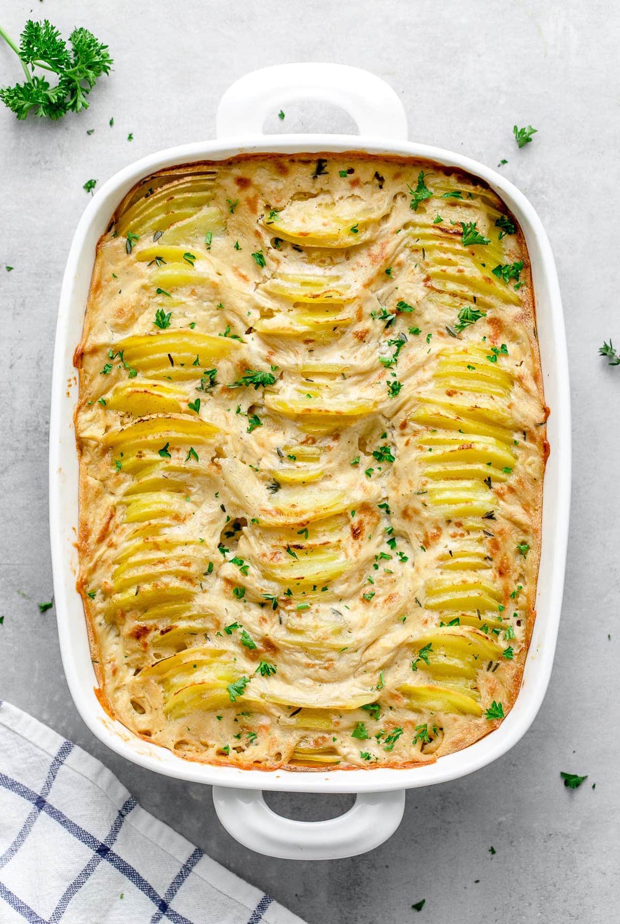 Creamy, Cheesy, and Garlicky Vegan Scalloped Potatoes