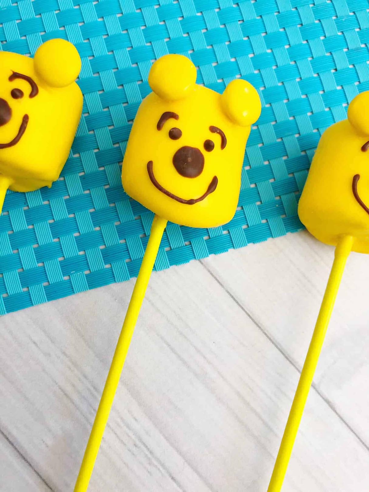 Winnie-the-Pooh Marshmallow Pops