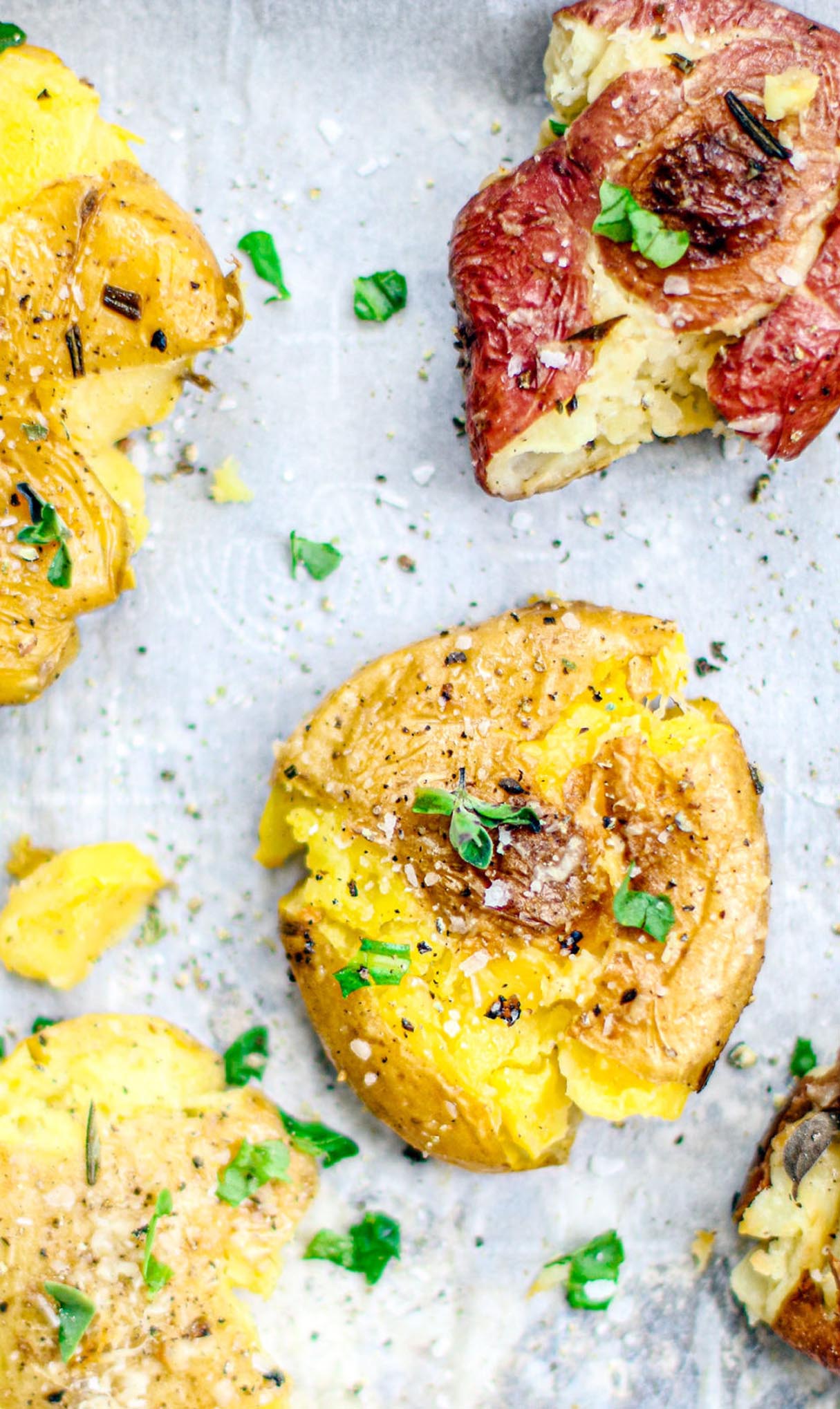 Baked Crispy Smashed Potatoes with Garlic and Rosemary