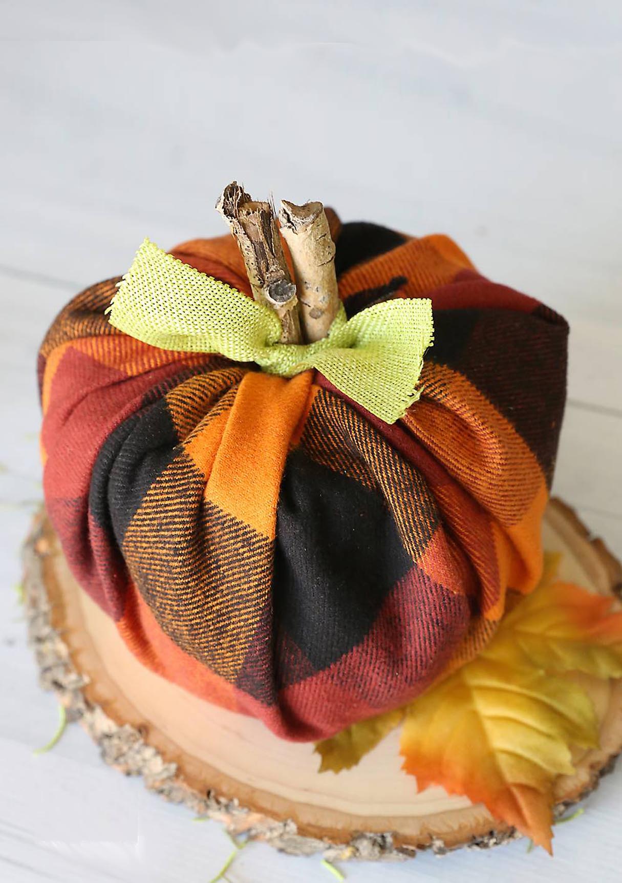 How to Make Cute Plaid Pumpkins Using Toilet Paper Rolls