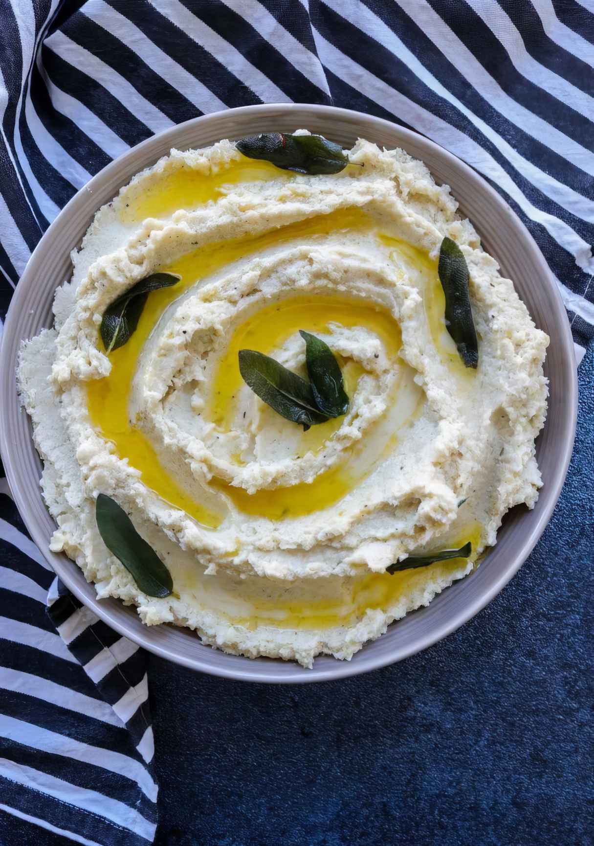 Roasted Garlic Herb Butter Cauliflower Mash